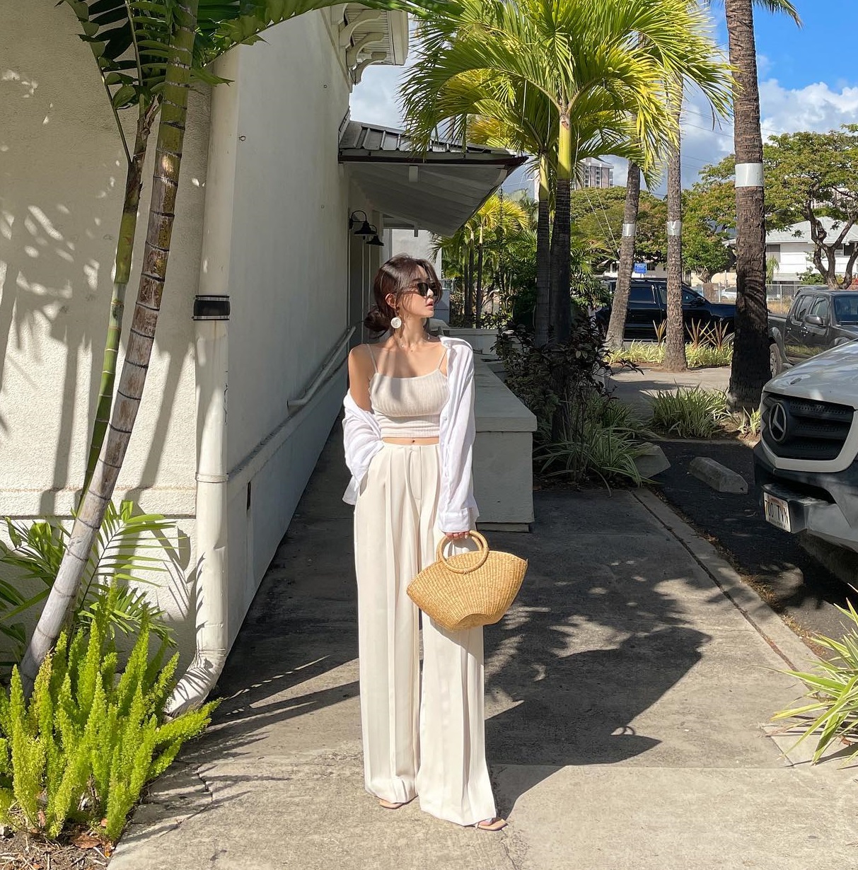 4 cách mặc quần ống rộng nhẹ mát, trẻ trung khi đi du lịch-6