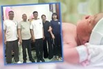 Tưởng con chết lúc sinh, 33 năm mới biết giám đốc bệnh viện đem cho người khác
