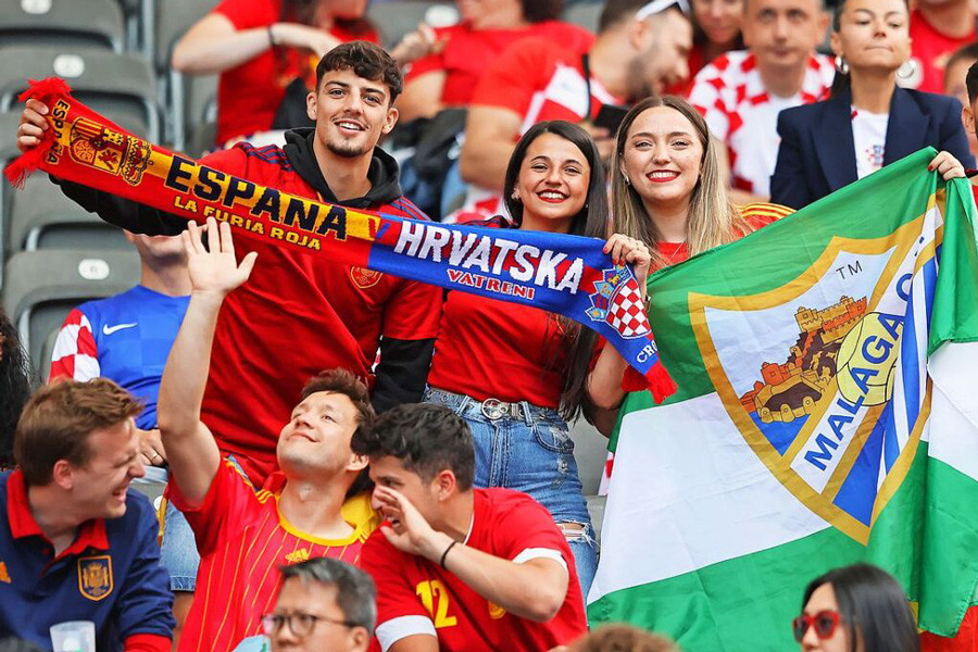 Vẻ đẹp đốt cháy khán đài EURO 2024-9