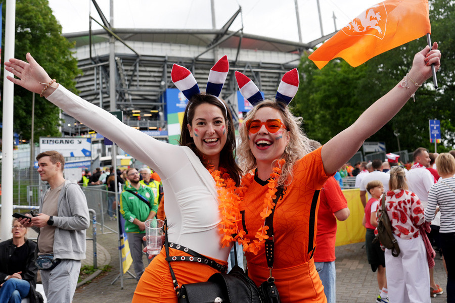 Vẻ đẹp đốt cháy khán đài EURO 2024-11