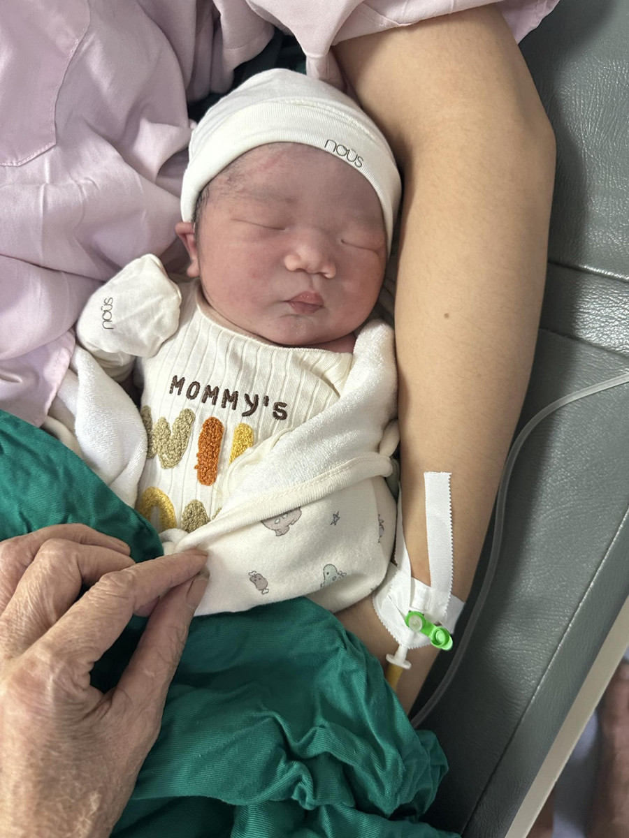 Hiệp Gà lên chức ông ngoại-2