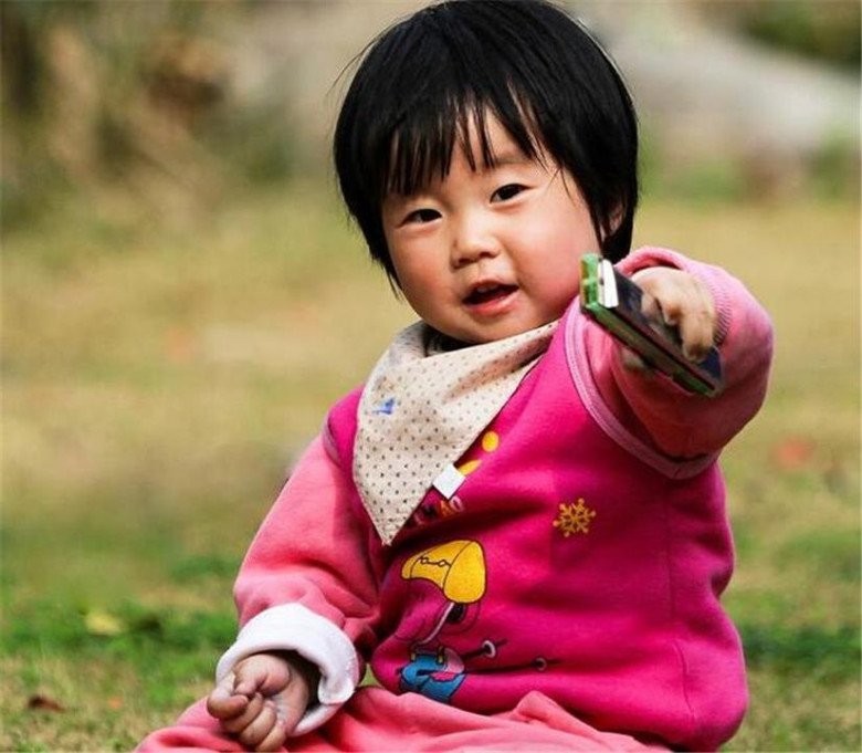 Nghỉ hè gửi con về quê nhờ bà chăm, 1 tháng sau về đón con mẹ tá hoả không nhận ra con gái xinh ngày nào-1