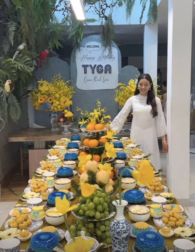 Phương Trinh Jolie lên chức mẹ 3 con, làm tiệc thôi nôi cho quý tử hoành tráng, nhìn mâm cúng hội mẹ bỉm tròn mắt-1