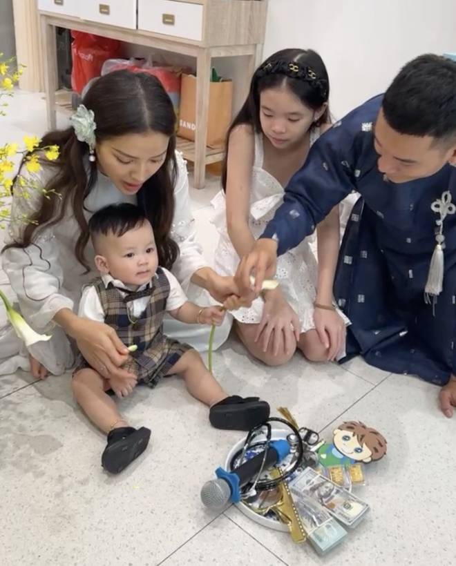 Phương Trinh Jolie lên chức mẹ 3 con, làm tiệc thôi nôi cho quý tử hoành tráng, nhìn mâm cúng hội mẹ bỉm tròn mắt-5