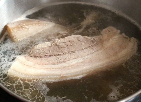 Sai lầm tai hại khi luộc thịt, 90% bà nội trợ mắc phải-2
