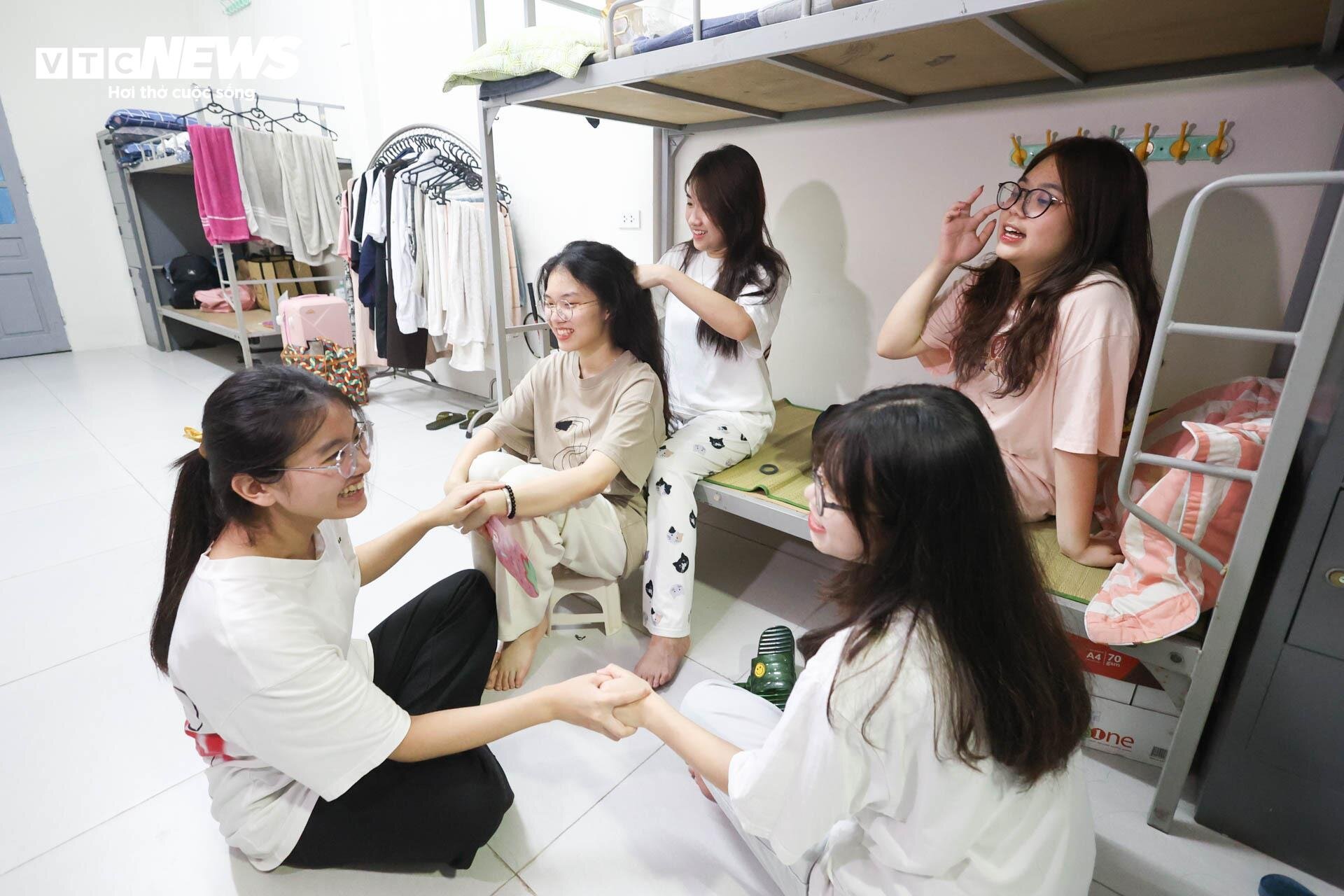 Sĩ tử ăn ngủ tại trường, tận dụng từng giây từng phút ôn thi tốt nghiệp THPT-20