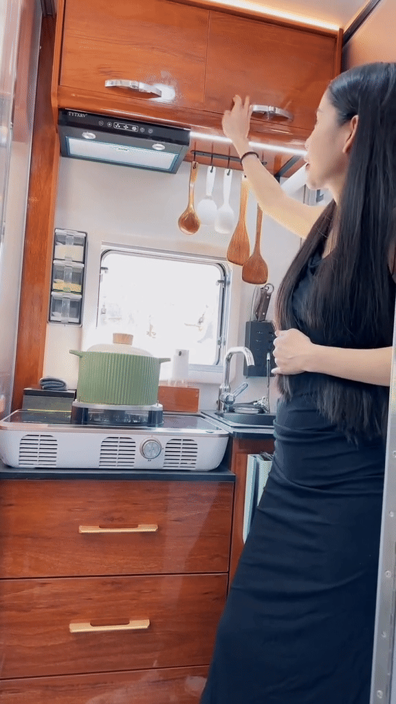 Ngoài ngôi nhà di động, Hằng Du Mục còn gây ngỡ ngàng với căn biệt thự sang chảnh nhiều người mơ-10