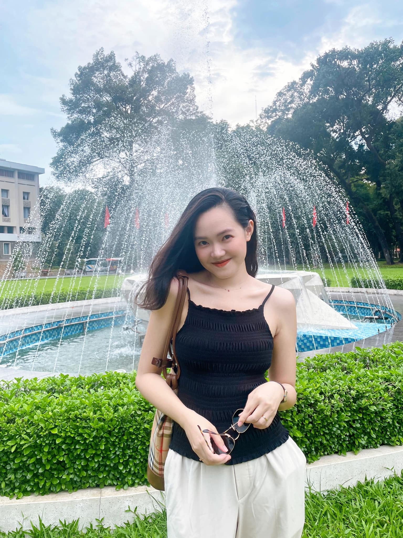 Cuộc sống hiện tại của MC xinh đẹp nghỉ VTV lấy chồng nhạc trưởng hơn 15 tuổi-2