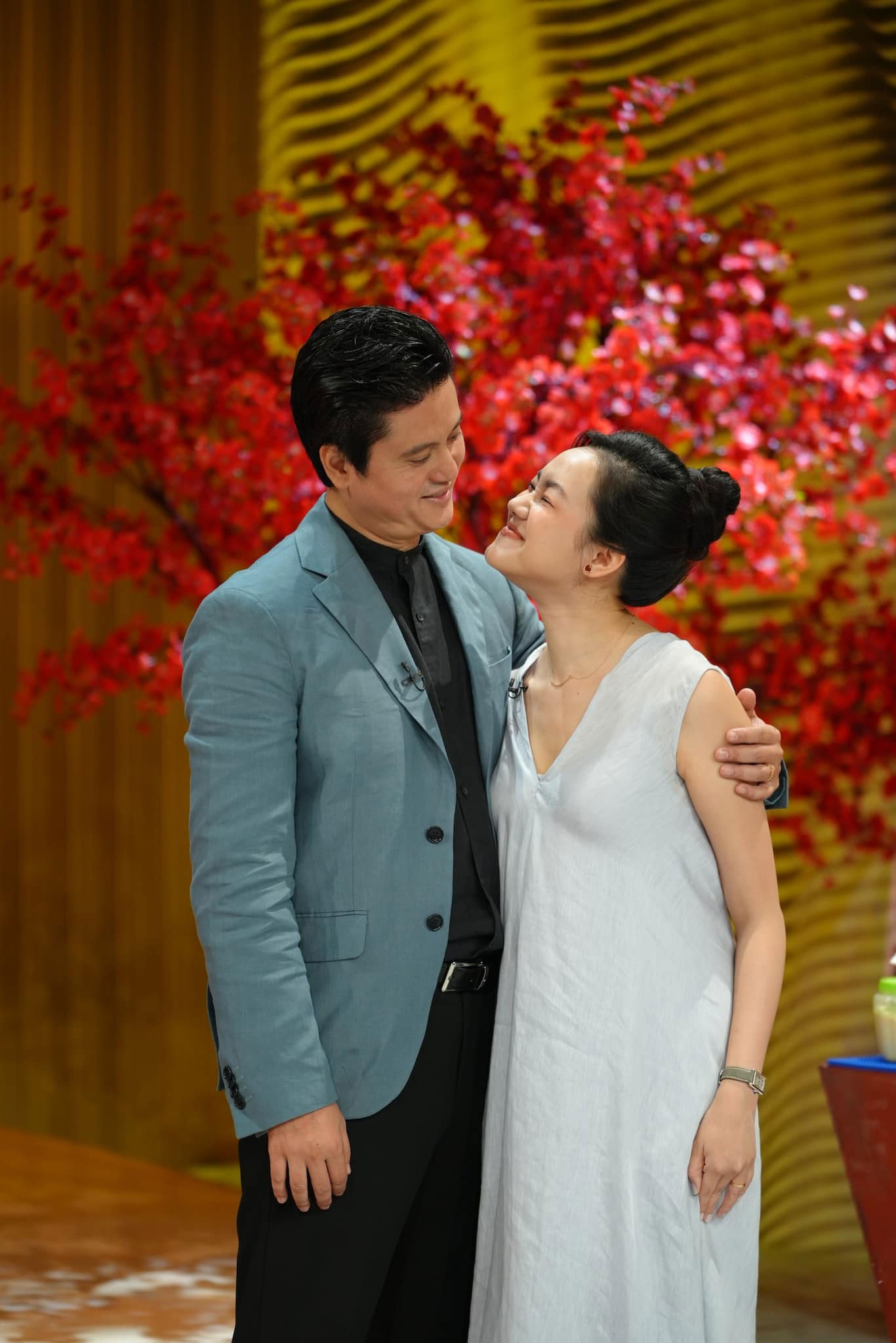 Cuộc sống hiện tại của MC xinh đẹp nghỉ VTV lấy chồng nhạc trưởng hơn 15 tuổi-3