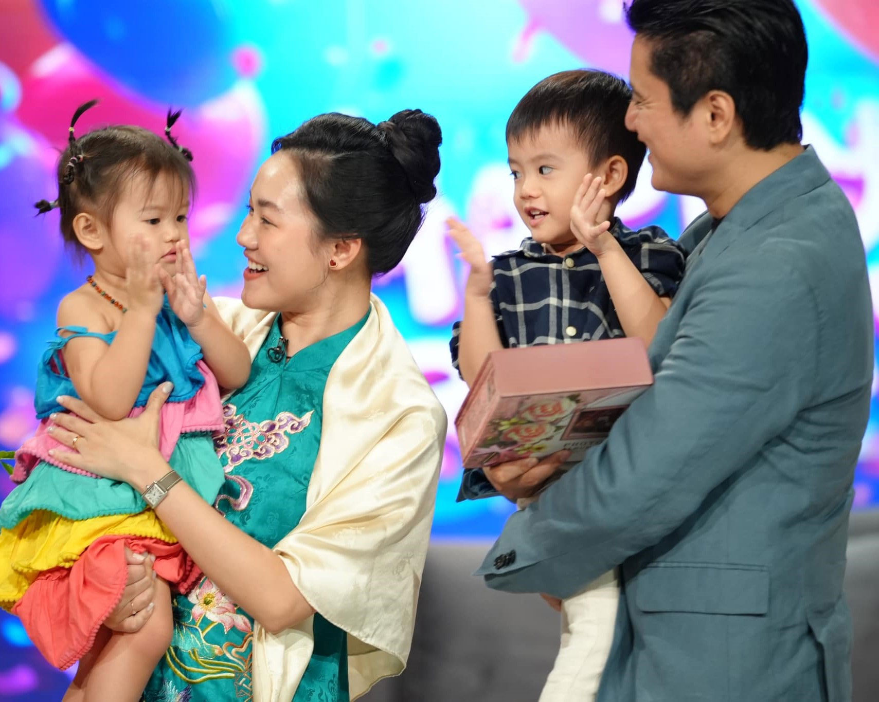 Cuộc sống hiện tại của MC xinh đẹp nghỉ VTV lấy chồng nhạc trưởng hơn 15 tuổi-4