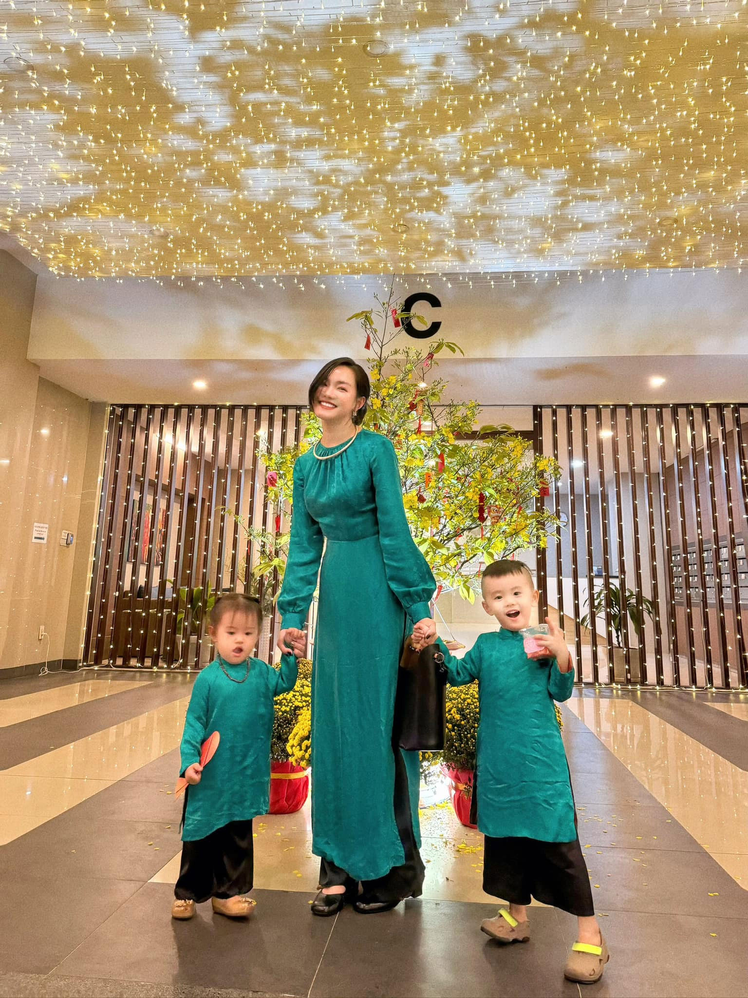 Cuộc sống hiện tại của MC xinh đẹp nghỉ VTV lấy chồng nhạc trưởng hơn 15 tuổi-13