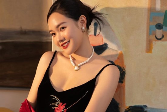 Cuộc sống hiện tại của MC xinh đẹp nghỉ VTV lấy chồng nhạc trưởng hơn 15 tuổi