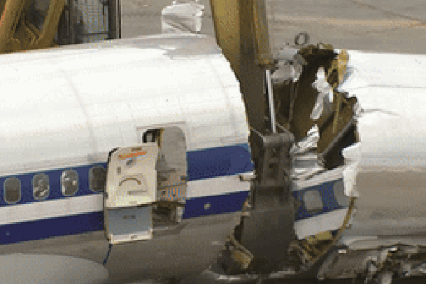 Người đàn ông U70 nhuộm hồng đường phố nhờ tái chế rác thải-1