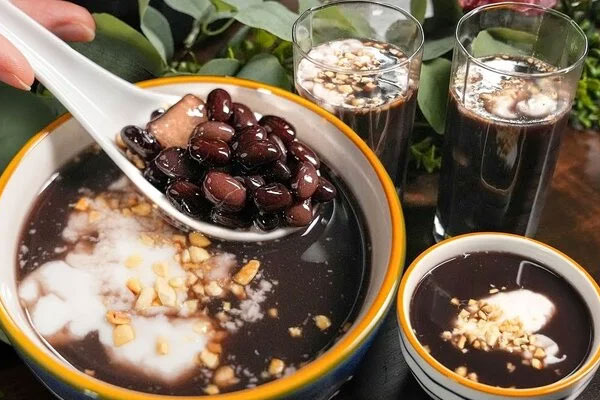 Cách nấu chè đậu đen thơm ngon đơn giản-2