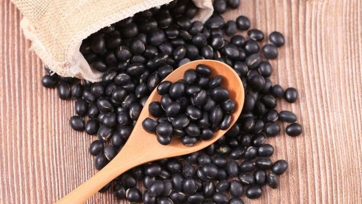 Cách nấu chè đậu đen thơm ngon đơn giản-1