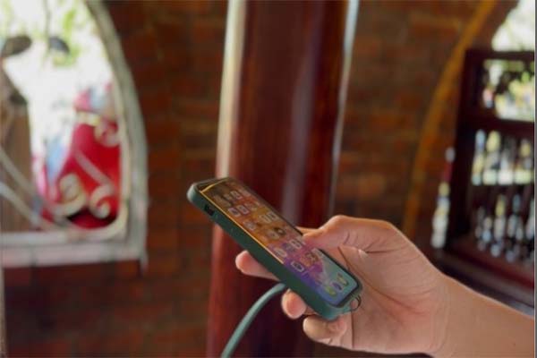 CLIP: Con chó lạ lao vào cắn nhiều người dân bị thương-2