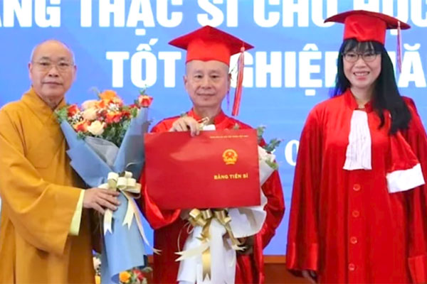 Bằng tiến sĩ của ông Thích Chân Quang: Chuyên gia nói bất thường, người hướng dẫn nói bình thường-3