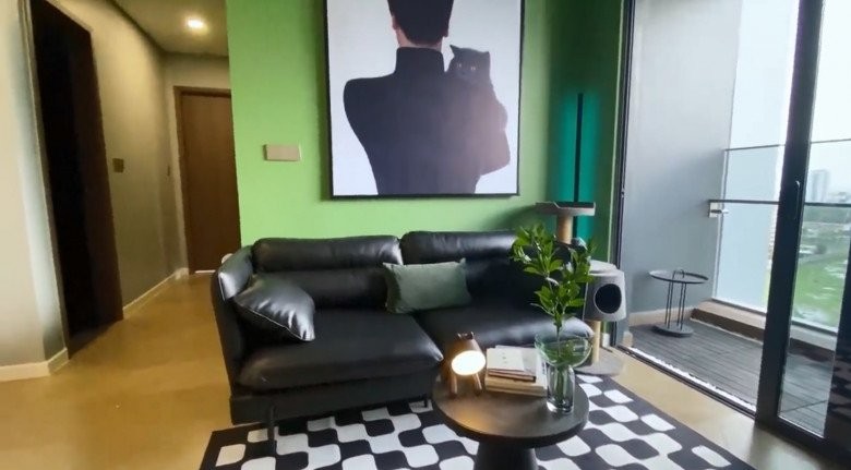 Youtuber từng muốn tương tác Trấn Thành khoe nhà mới, một điểm trong phòng khách làm dân mạng tranh cãi dữ dội-15