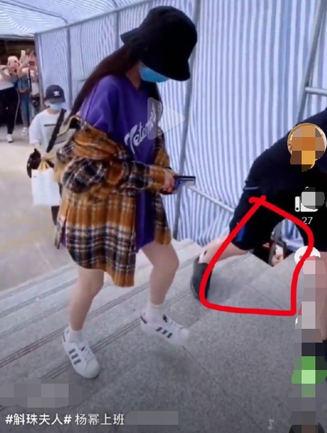 Cơn ác mộng bị quay lén lúc thay đồ-4