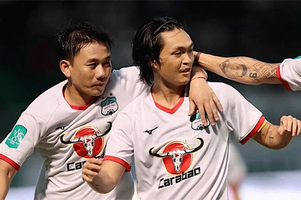 Tuấn Anh vô địch V.League, chỉ Minh Vương vẫn 'dành cả thanh xuân để trụ hạng'