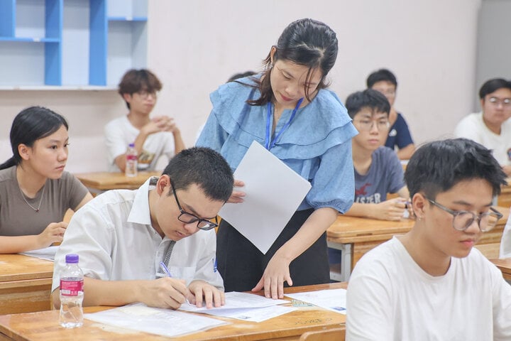 1 triệu sĩ tử bước vào môn thi đầu tiên tốt nghiệp THPT 2024-1