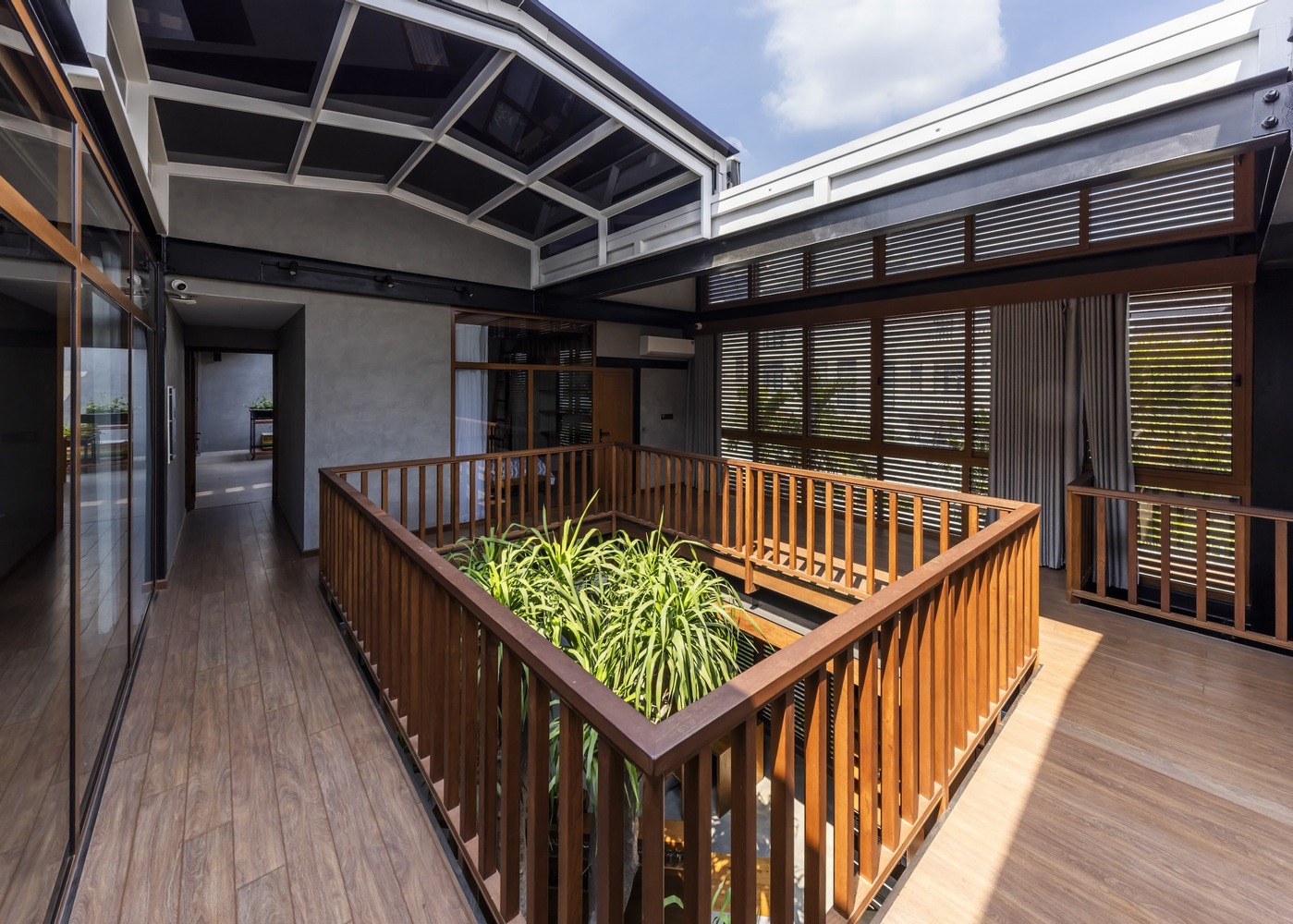 Nhà khung thép cửa chớp đơn giản mà hợp phong thủy-9