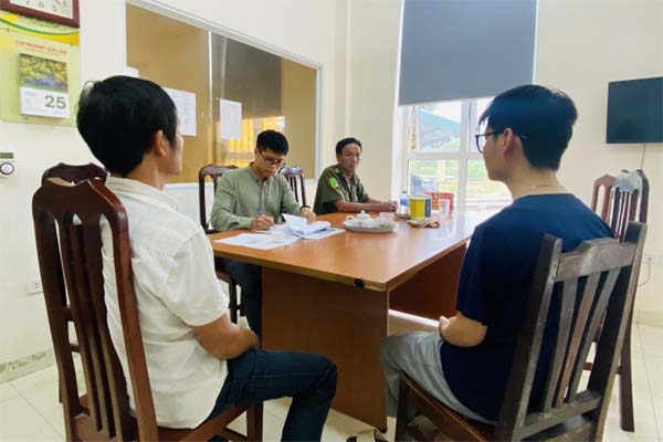 Cán bộ xã cầm cốc bia đánh vào đầu người khác tại quán nhậu-3