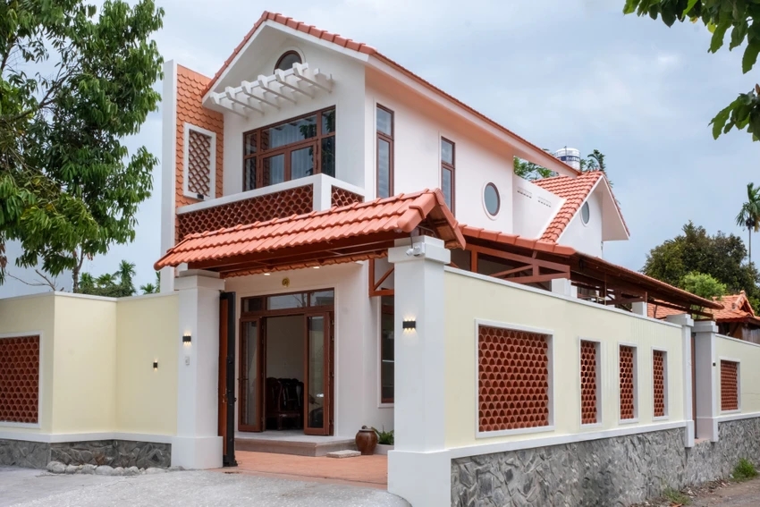 Ngôi nhà hiện đại với cảm hứng từ gạch nung truyền thống-1