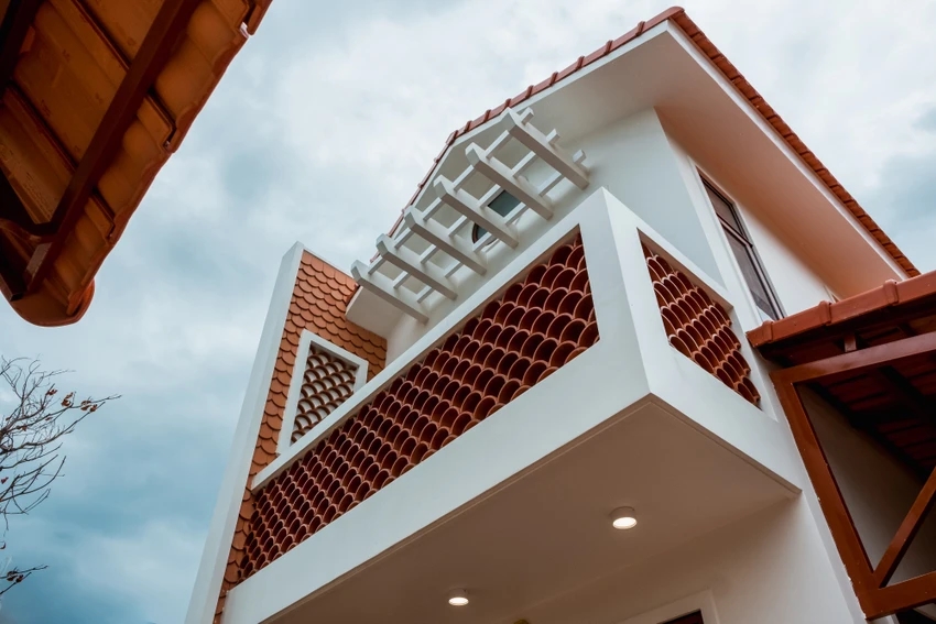Ngôi nhà hiện đại với cảm hứng từ gạch nung truyền thống-2