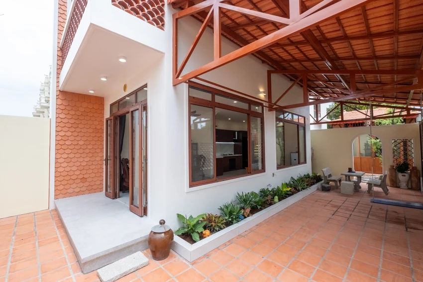 Ngôi nhà hiện đại với cảm hứng từ gạch nung truyền thống-3