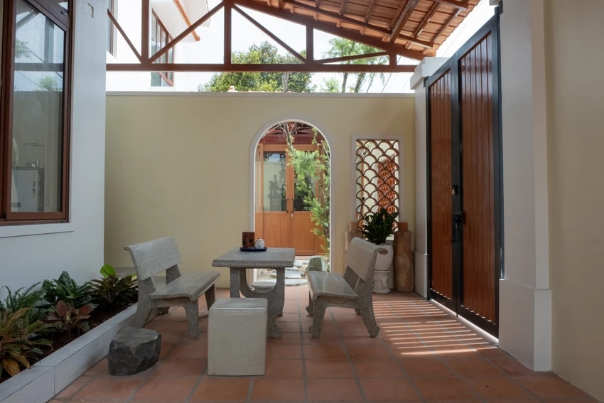 Ngôi nhà hiện đại với cảm hứng từ gạch nung truyền thống-6