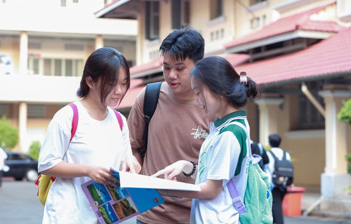 Đề Văn lối mòn, thiếu đổi mới, sĩ tử dễ dàng đạt 7-8 điểm-1