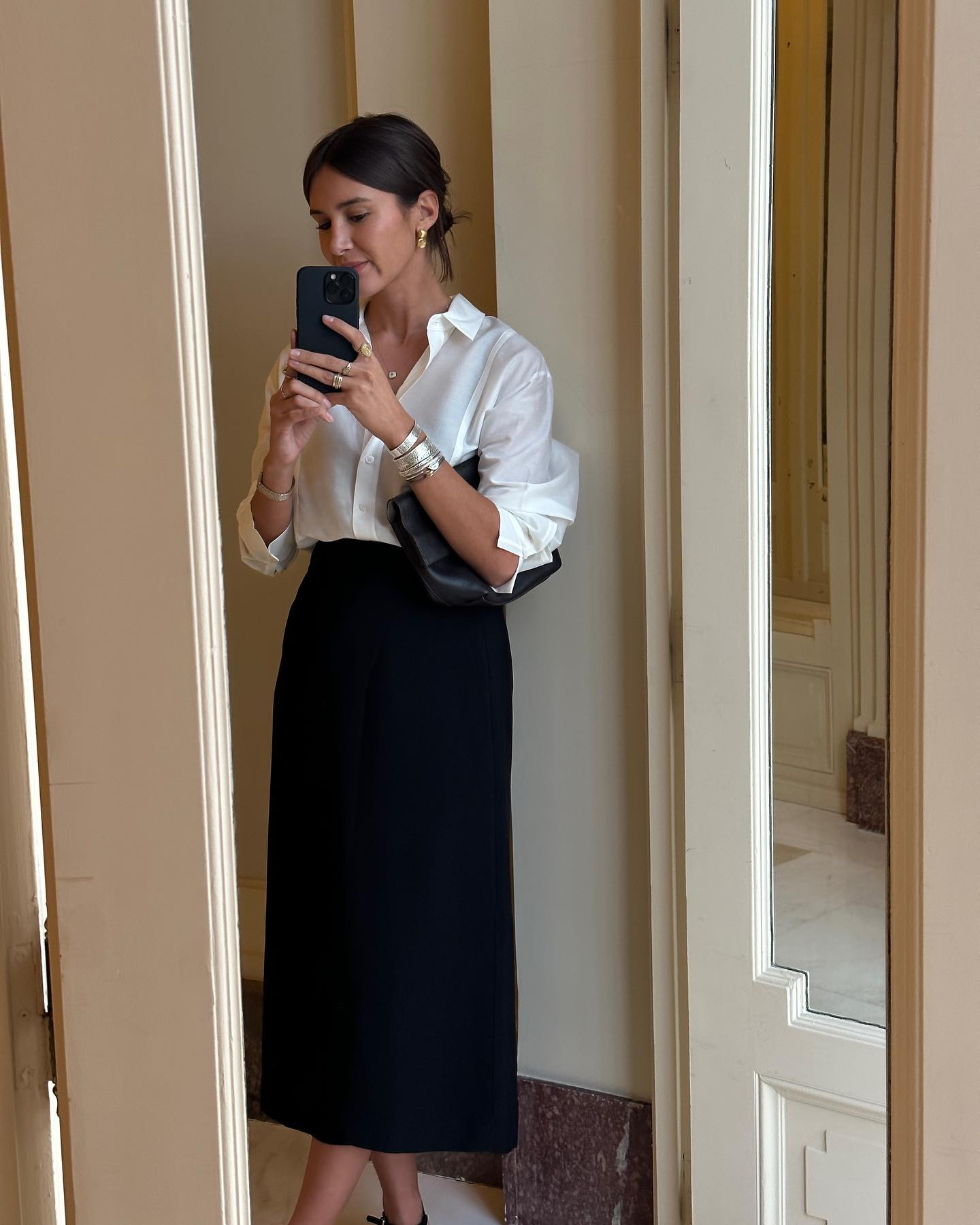 5 mẫu chân váy được phụ nữ Pháp yêu thích nhất mùa hè: Cứ mặc lên là sang trọng, tôn dáng cao ráo-1