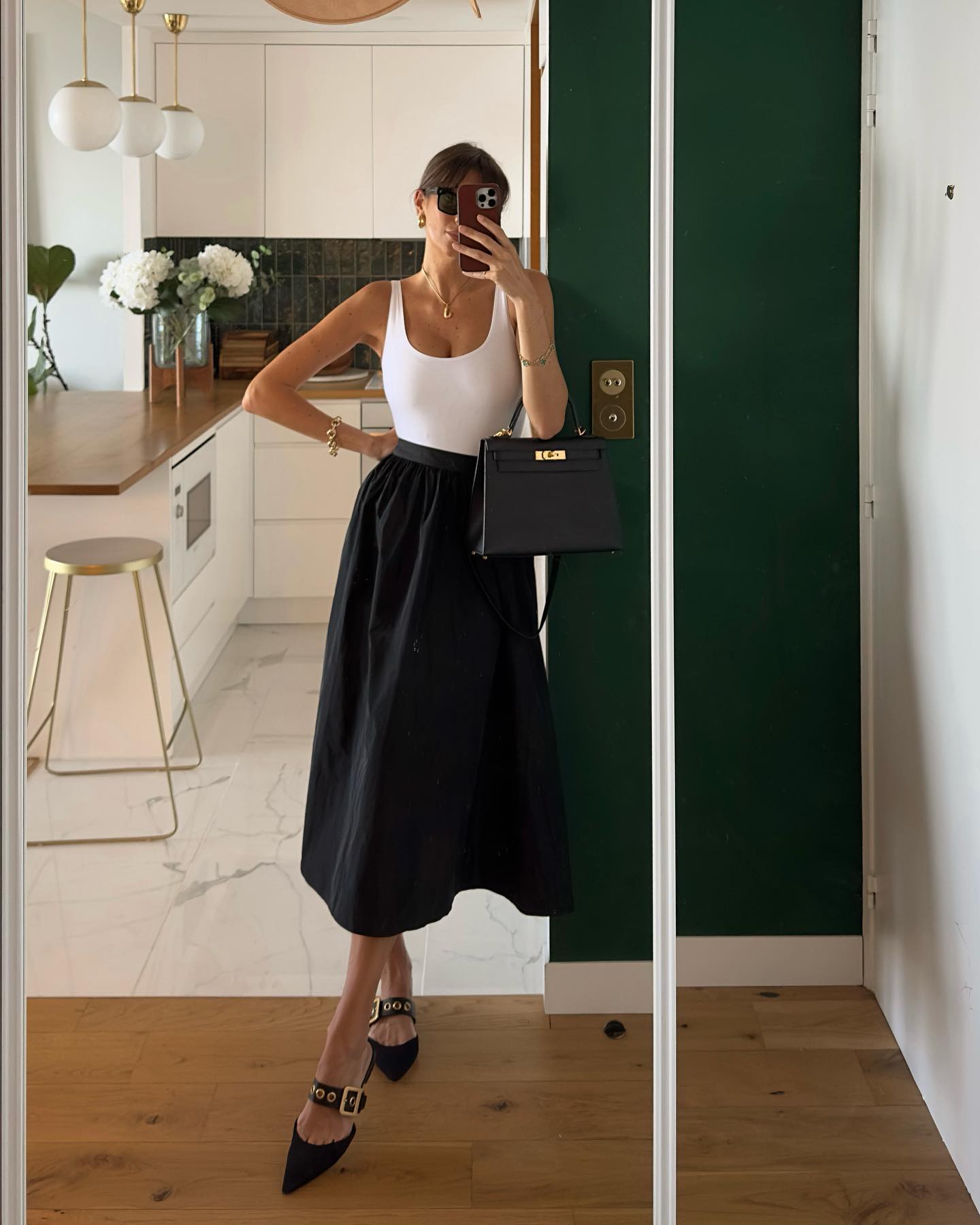 5 mẫu chân váy được phụ nữ Pháp yêu thích nhất mùa hè: Cứ mặc lên là sang trọng, tôn dáng cao ráo-2