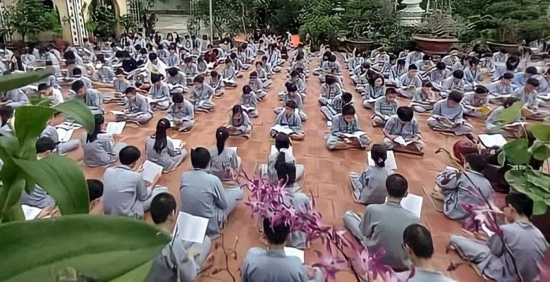 Bé gái ngày nào cũng ngủ gật khi theo khóa tu, chuyên gia chỉ ra sai lầm khi cha mẹ đổ tiền cho con trải nghiệm-2