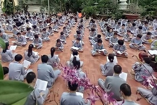 Bé gái ngày nào cũng ngủ gật khi theo khóa tu, chuyên gia chỉ ra sai lầm khi cha mẹ đổ tiền cho con