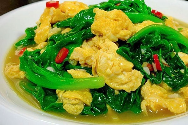 Xào rau muống theo cách này không lo rau bị thâm đen, dai hay chảy nước-6