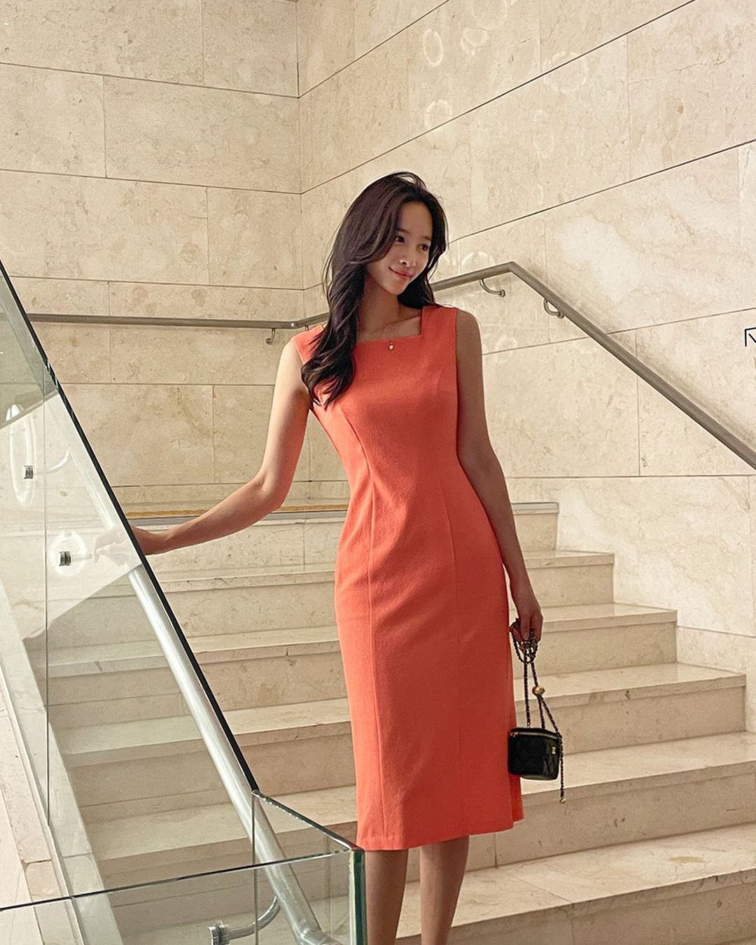 5 kiểu đầm chiết eo thon thả cho nàng eo bánh mì-2