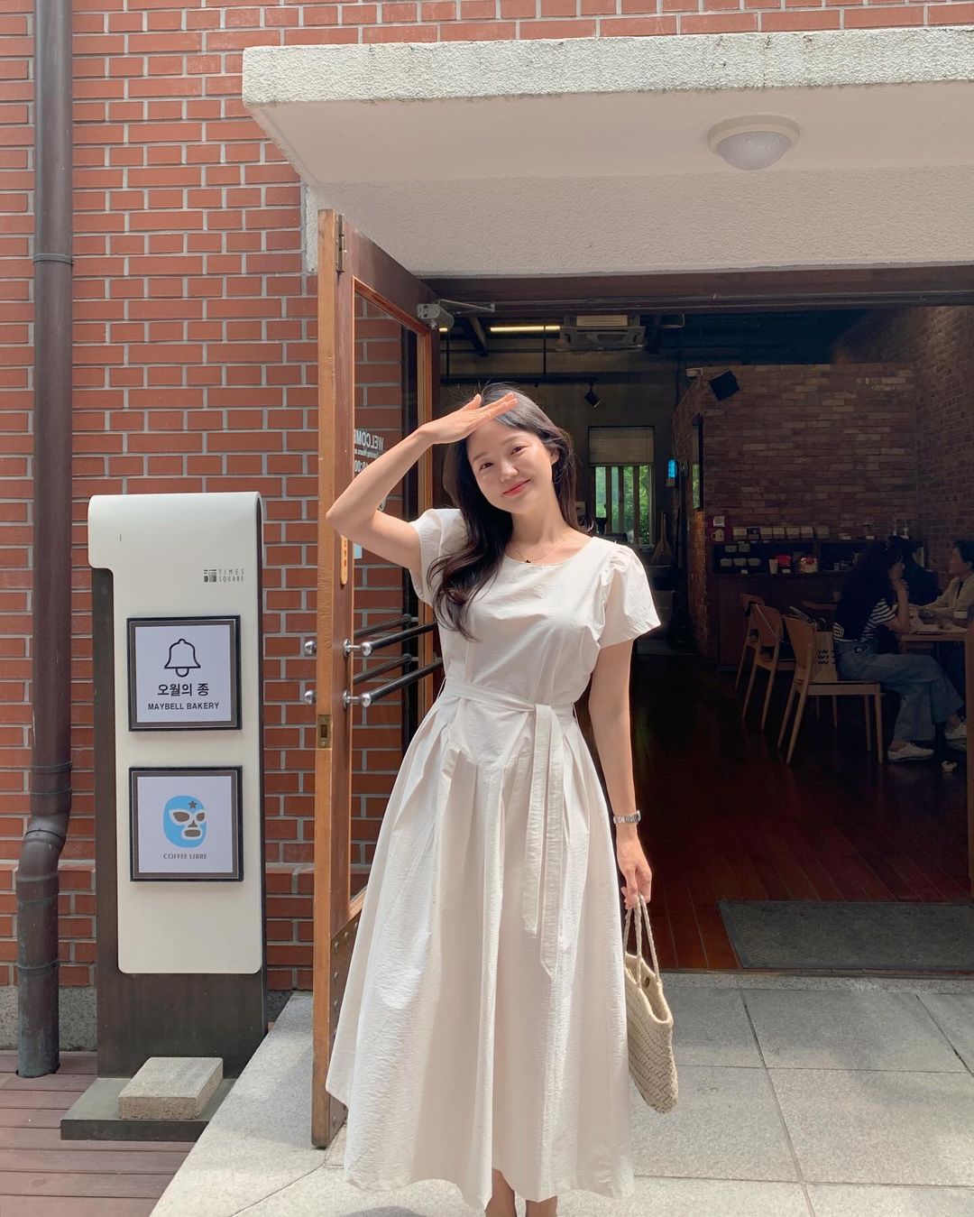 5 kiểu đầm chiết eo thon thả cho nàng eo bánh mì-6