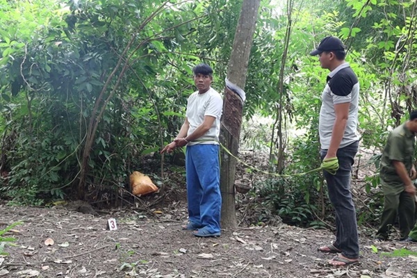 Bắt đối tượng hiếp dâm bé gái lúc rạng sáng khi bố mẹ đi cạo mủ cao su-1