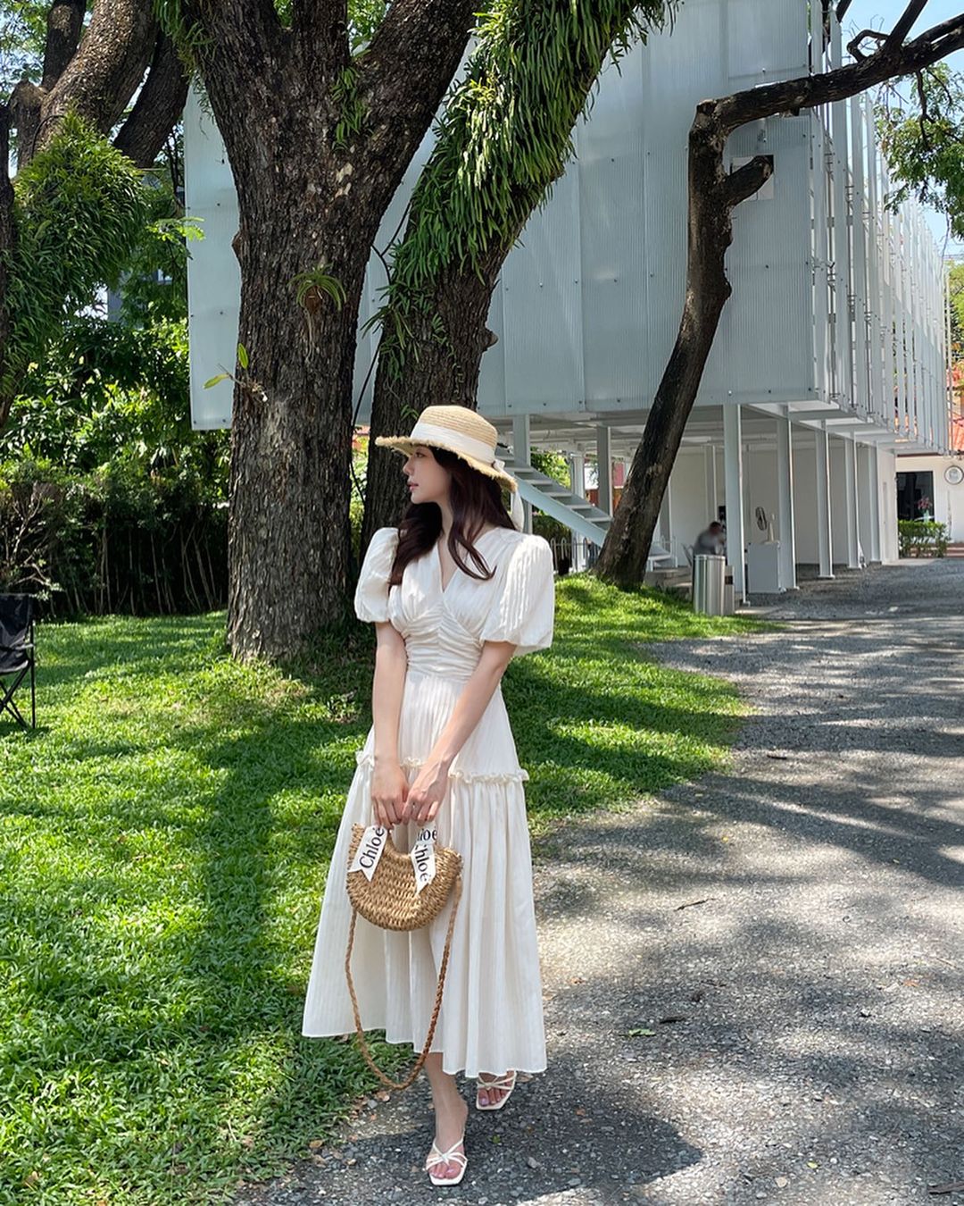 5 kiểu đầm chiết eo thon thả cho nàng eo bánh mì-10