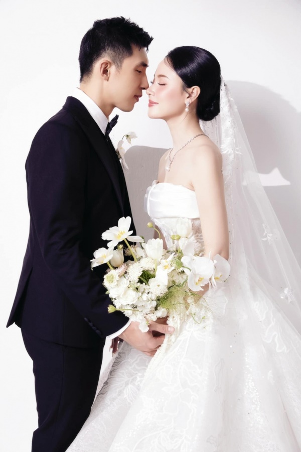 Midu tình tứ với chồng thiếu gia trong bộ ảnh cưới trước thềm hôn lễ-7