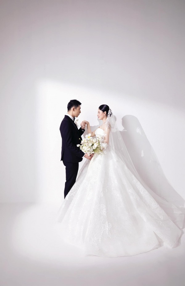 Midu tình tứ với chồng thiếu gia trong bộ ảnh cưới trước thềm hôn lễ-8