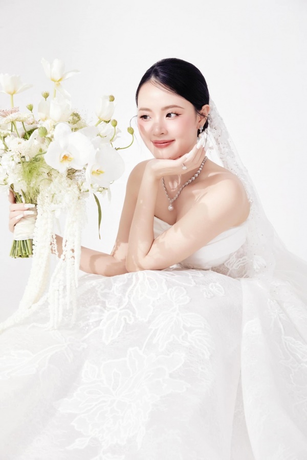 Midu tình tứ với chồng thiếu gia trong bộ ảnh cưới trước thềm hôn lễ-11