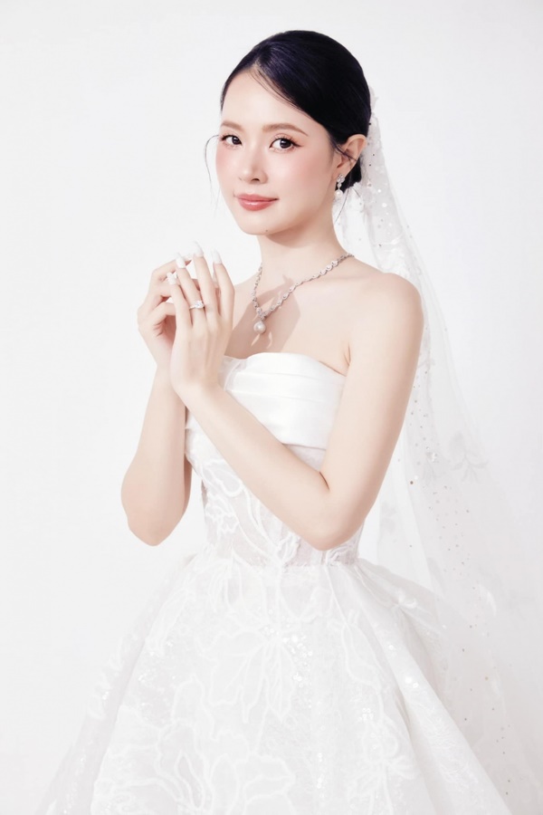 Midu tình tứ với chồng thiếu gia trong bộ ảnh cưới trước thềm hôn lễ-13