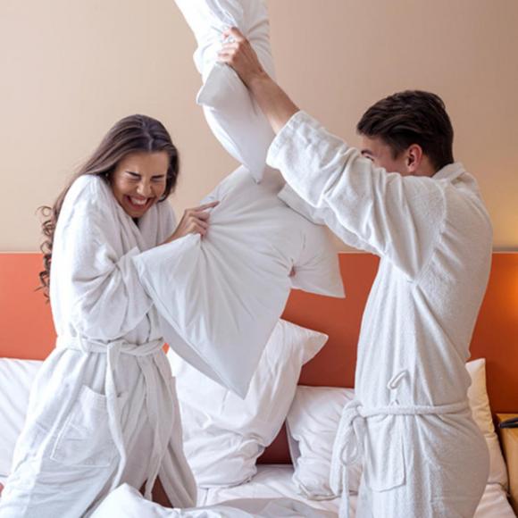 3 cách dễ nhất giúp phong thủy phòng ngủ của vợ chồng luôn có năng lượng tích cực, hạnh phúc viên mãn-1
