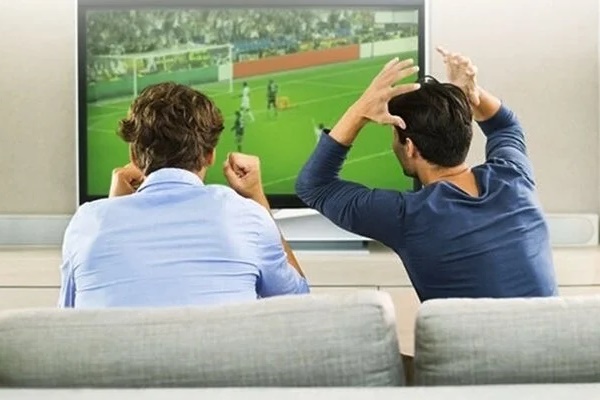 Những cách bảo vệ não bộ khi thức khuya xem bóng đá-1