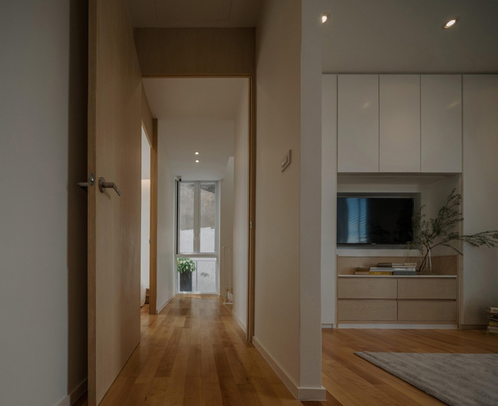 Bất ngờ trong ngôi nhà 3 tầng giữa phố vừa có vườn vừa có nơi đỗ ô tô-8