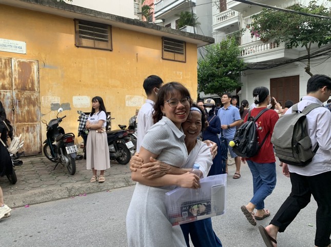 Những tình huống bất ngờ ‘khó đỡ’ khi thí sinh rời phòng thi-9