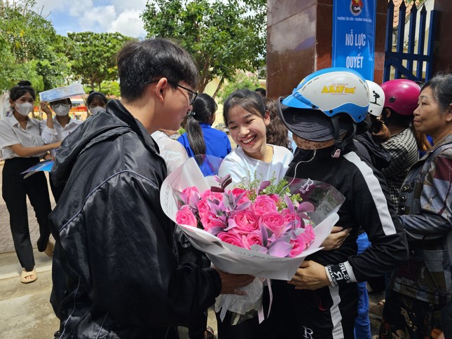 Những tình huống bất ngờ ‘khó đỡ’ khi thí sinh rời phòng thi-1